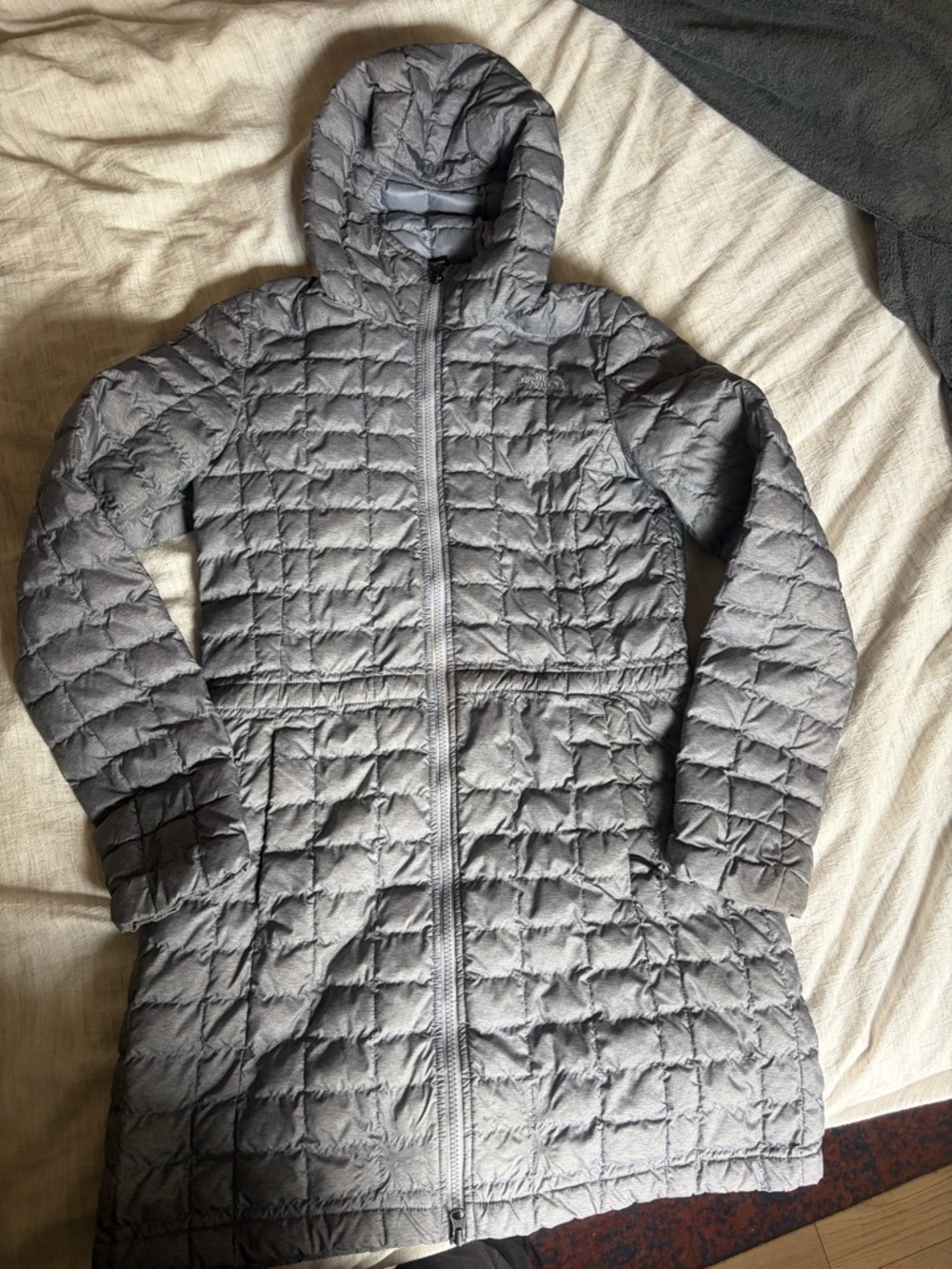 The North Face Quilted Hooded Puffer Coat in Gray